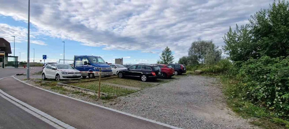 Abstellplatz Wohnwagen Wohnmobil Anhänger Auto, 8574 Lengwil