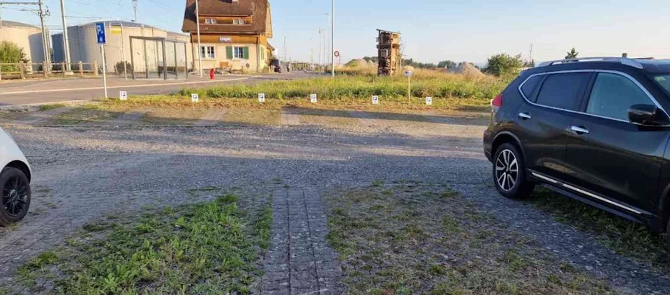 Abstellplatz Wohnwagen Wohnmobil Anhänger Auto, 8574 Lengwil