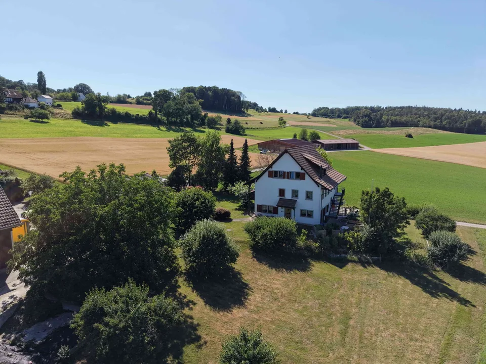 Neue 3 1/2-Zimmer-Dachwohnung in Humlikon