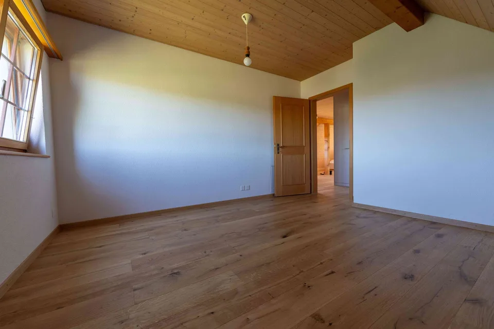 Neue 3 1/2-Zimmer-Dachwohnung in Humlikon