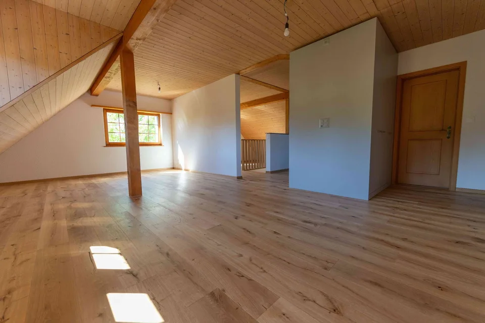 Neue 3 1/2-Zimmer-Dachwohnung in Humlikon