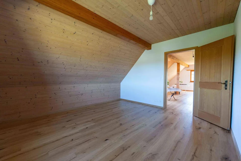 Neue 3 1/2-Zimmer-Dachwohnung in Humlikon