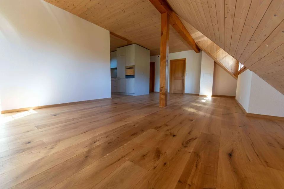 Neue 3 1/2-Zimmer-Dachwohnung in Humlikon