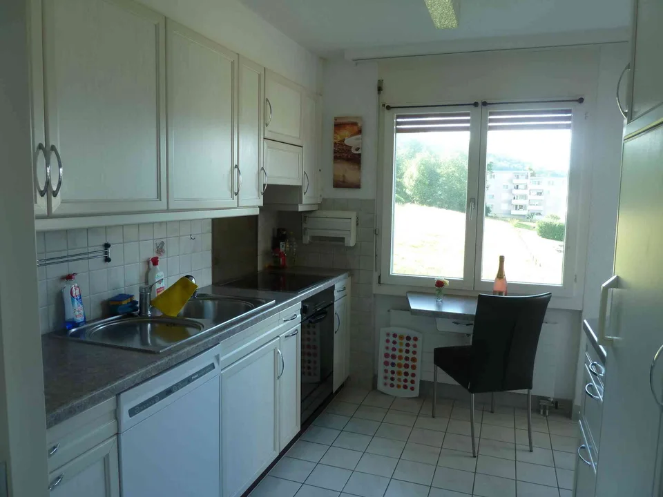 Tolles Zimmer in einer grossen Wohnung 90m2