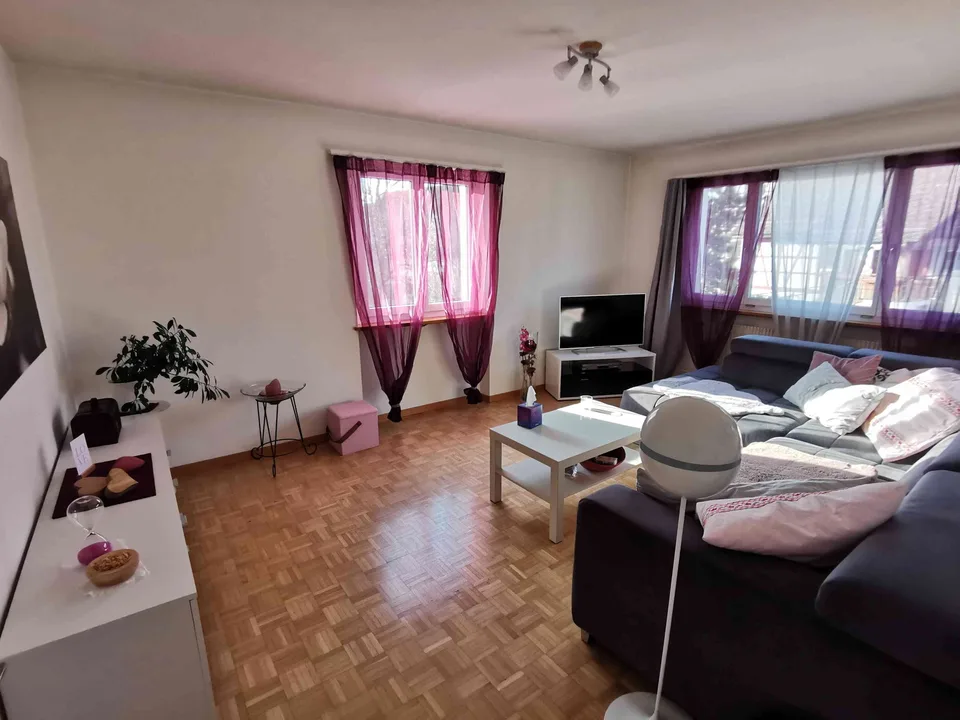 Raumwunder in Rudolfingen: 5-Zimmer-Wohnung im 1.OG mit Hobbywerkstatt