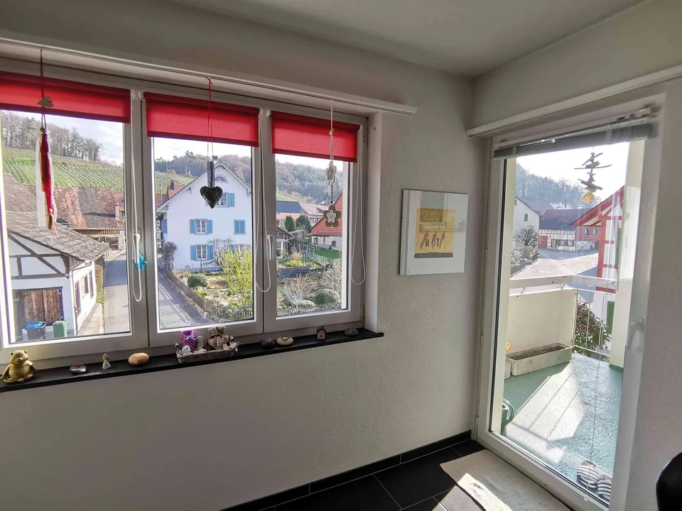Raumwunder in Rudolfingen: 5-Zimmer-Wohnung im 1.OG mit Hobbywerkstatt