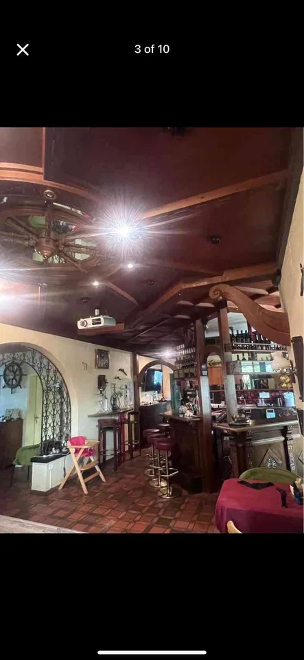 Schönes Speiserestaurant/Bar an einzigartiger Lage