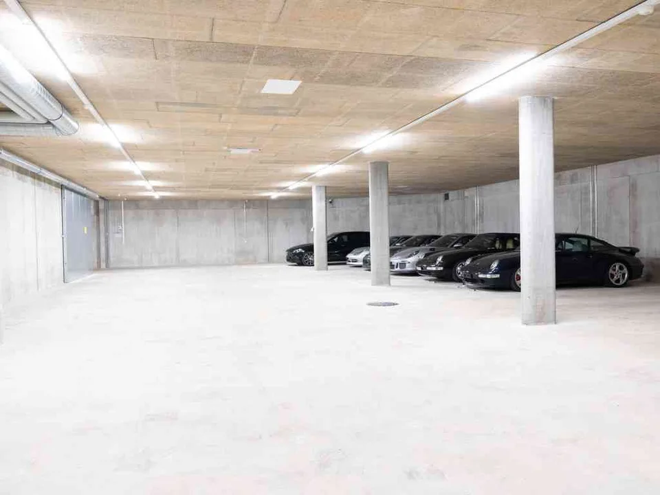 Tiefgaragenplatz im MHS Autohotel Hüntwangen zu vermieten