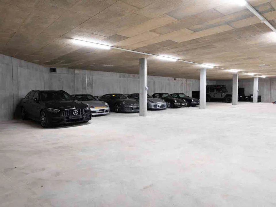 Tiefgaragenplatz im MHS Autohotel Hüntwangen zu vermieten
