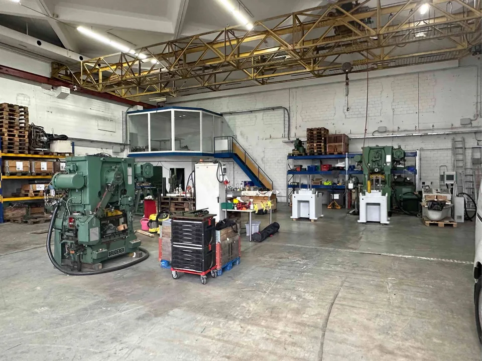 Gewerbehalle mit Kran 347m2
