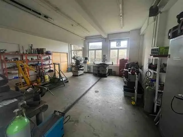 Gewerbehalle mit Kran 347m2