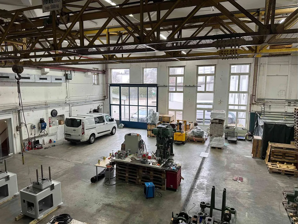 Gewerbehalle mit Kran 347m2