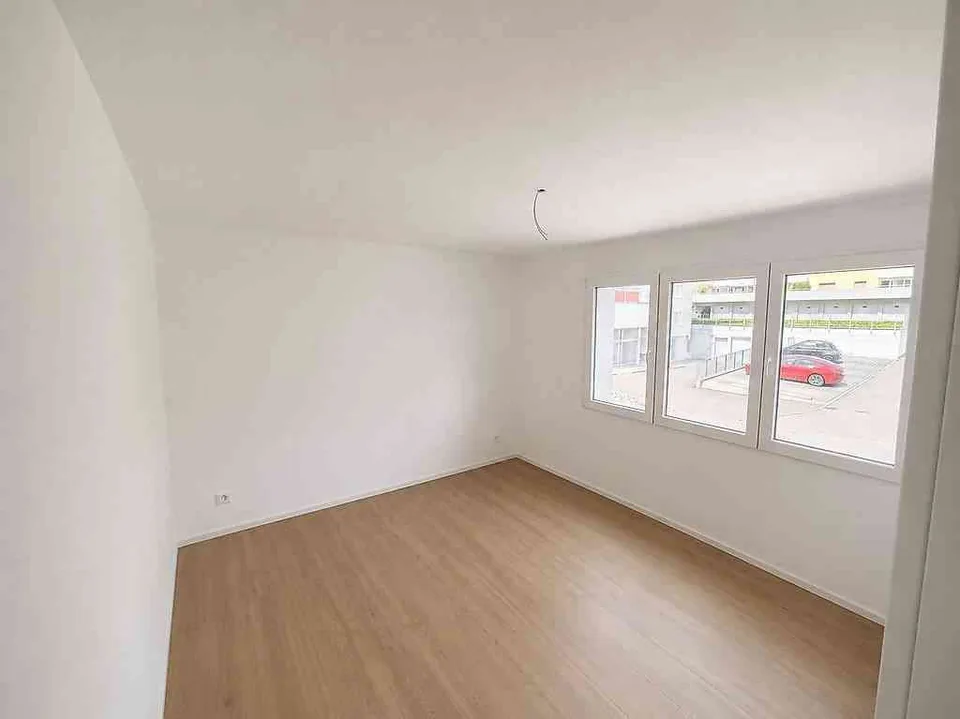 Moderne totalsanierte4.5 Zimmer EG-Wohnung an zentraler Lage in Gossau