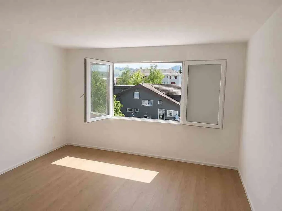 Moderne totalsanierte4.5 Zimmer EG-Wohnung an zentraler Lage in Gossau