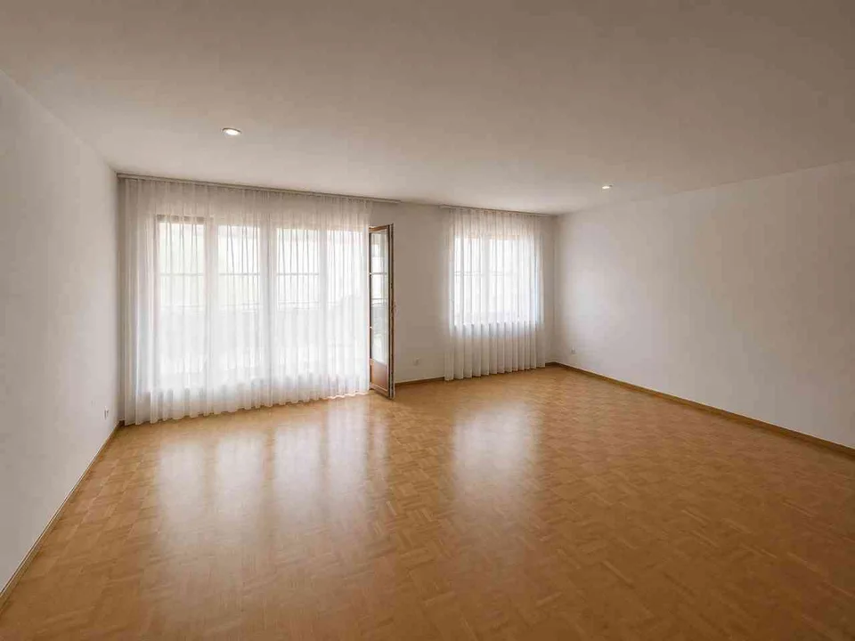 Erstbezug nach Totalsanierung: Stilvolle 4.5-Zimmer Wohnung im 2. OG