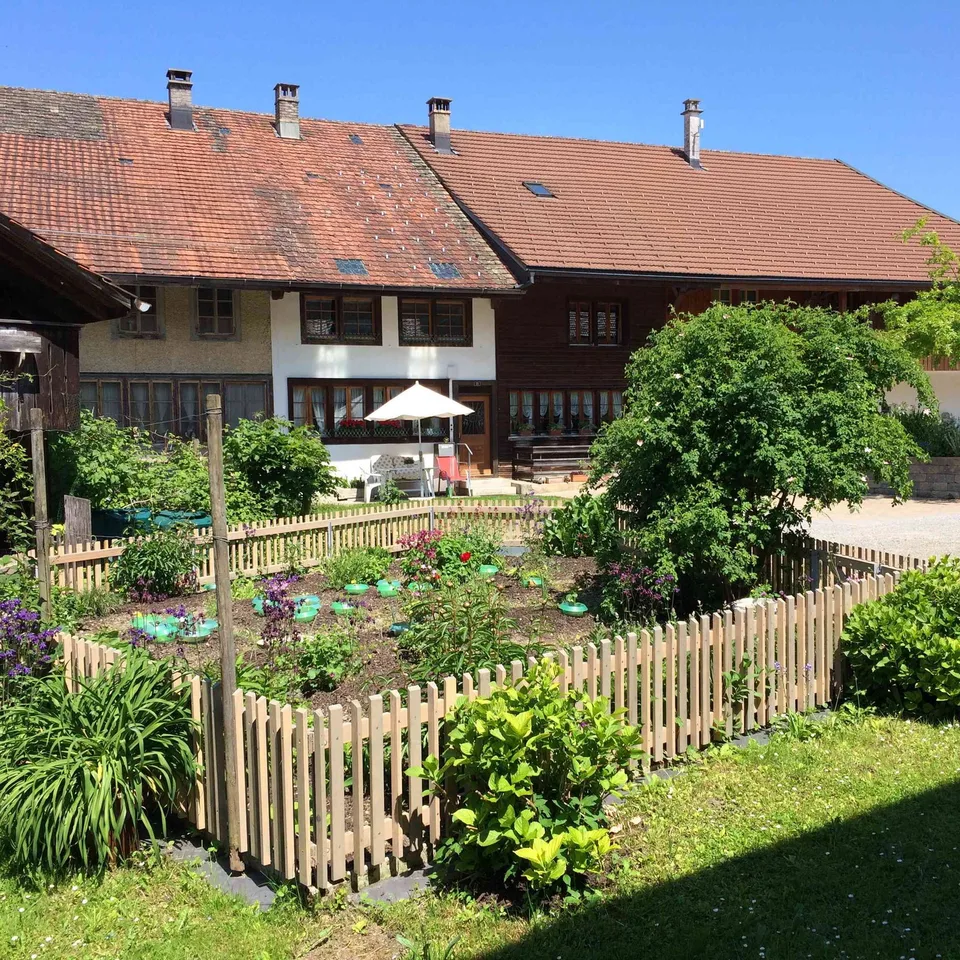 Einfaches gemütliches Flarzhaus mit Garten