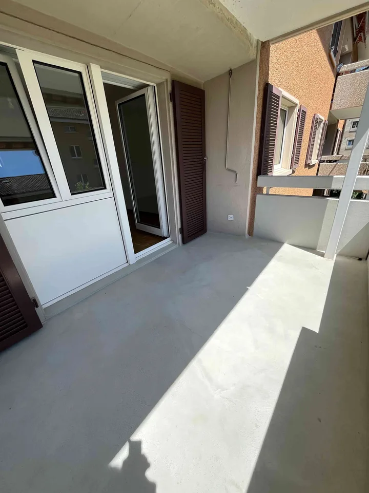 Sehr helle 3.5 Zimmerwohung mit sonnigem Balkon (Südseite)