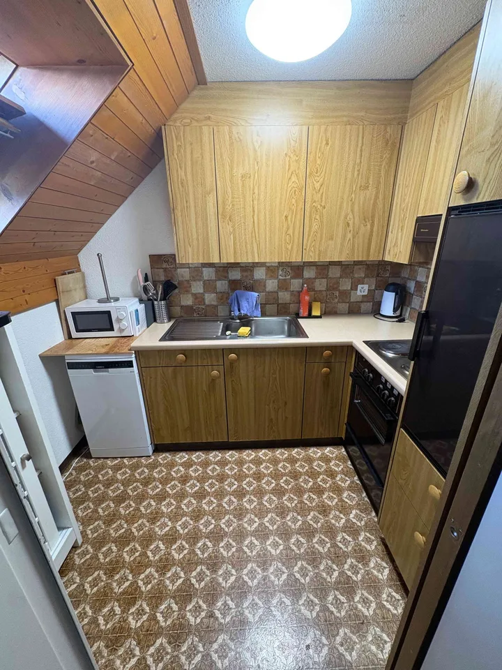 Gemütliche Dachwohnung mit Balkon in ruhigem Quartier