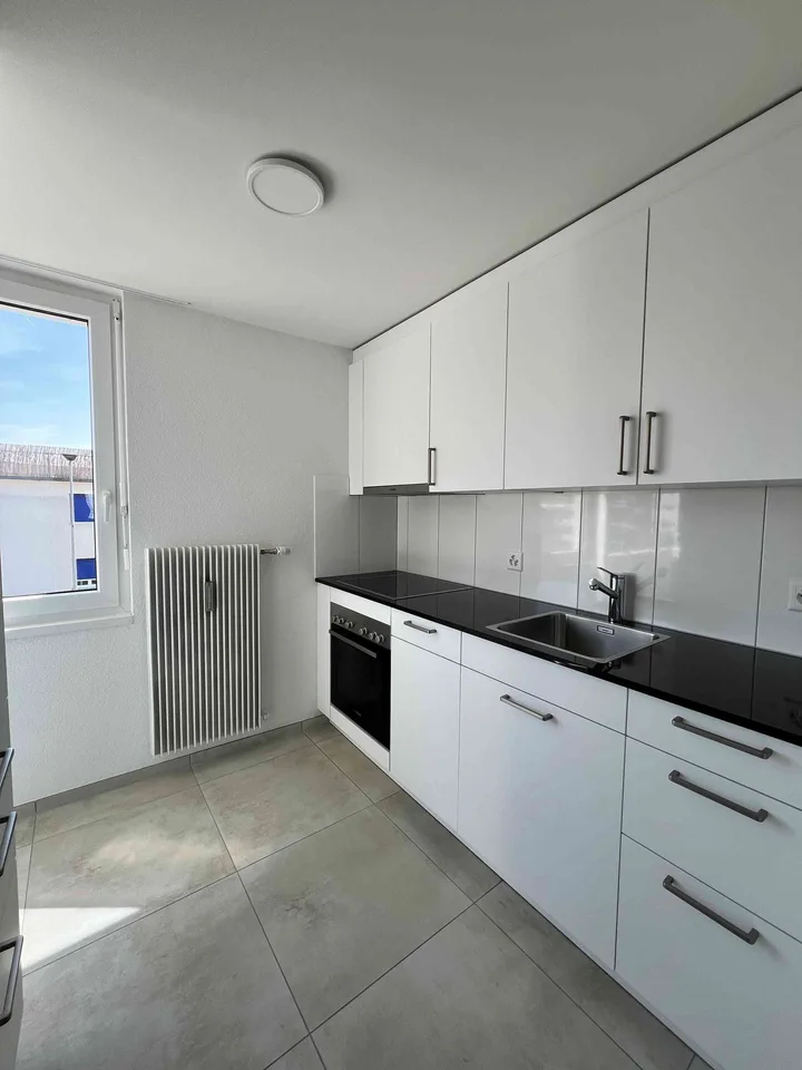 schöne, renovierte 4.5-ZWG mit Balkon zu vermieten