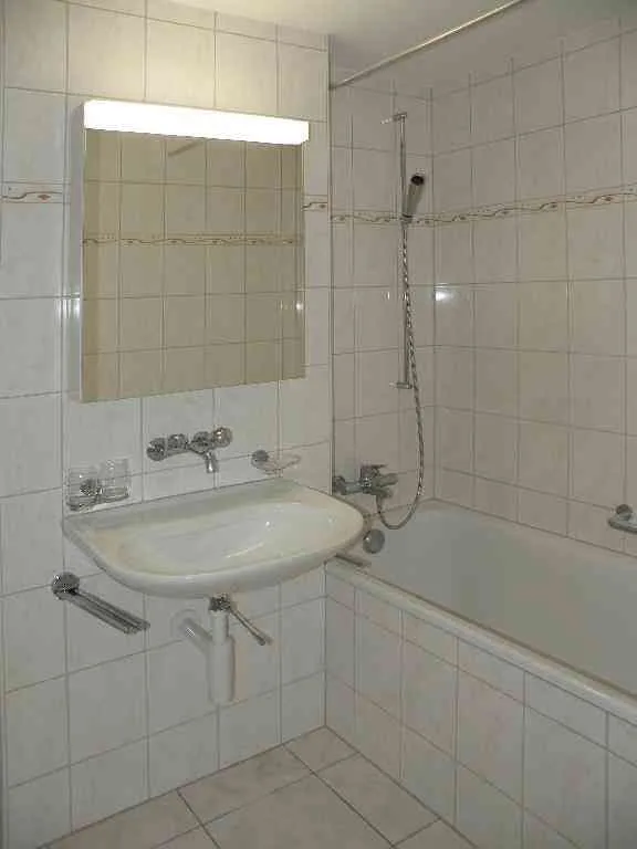 Diese schöne und helle 2-Zimmerwohnung befindet sich an ruhiger Lage