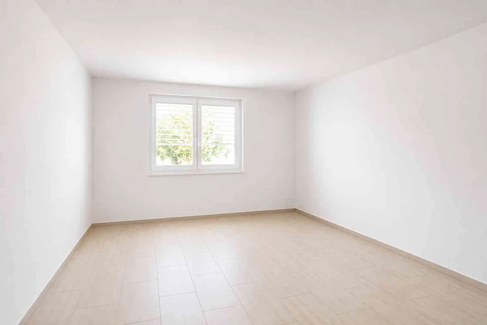 3.5 Zi-Wohnung / Haus mit Terrasse und zusätzlich im UG ein Zimmer