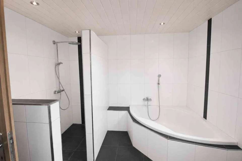 3.5 Zi-Wohnung / Haus mit Terrasse und zusätzlich im UG ein Zimmer