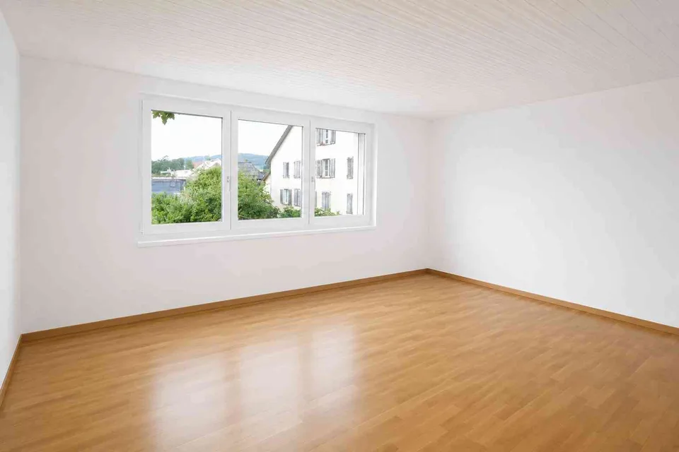3.5 Zi-Wohnung / Haus mit Terrasse und zusätzlich im UG ein Zimmer