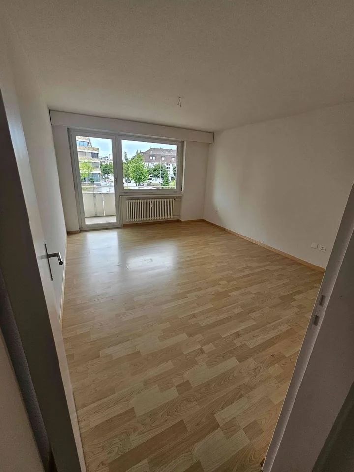 Ruhige zentral gelegene 3.5 Zimmerwohnung mit Balkon
