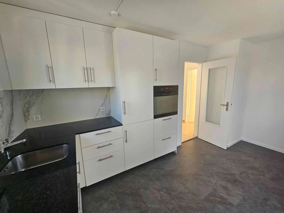 Ruhige zentral gelegene 3.5 Zimmerwohnung mit Balkon