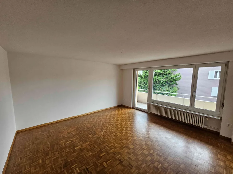 Ruhige zentral gelegene 3.5 Zimmerwohnung mit Balkon
