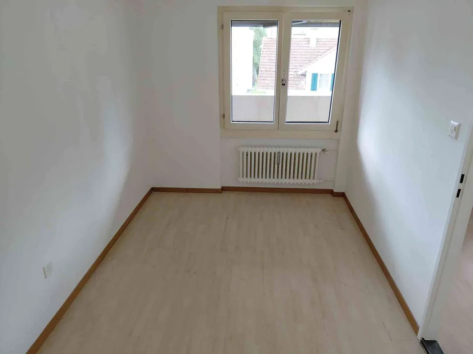 Günstige 4 Zimmer Wohnung an der Degersheimerstrasse 24 zu vermieten.