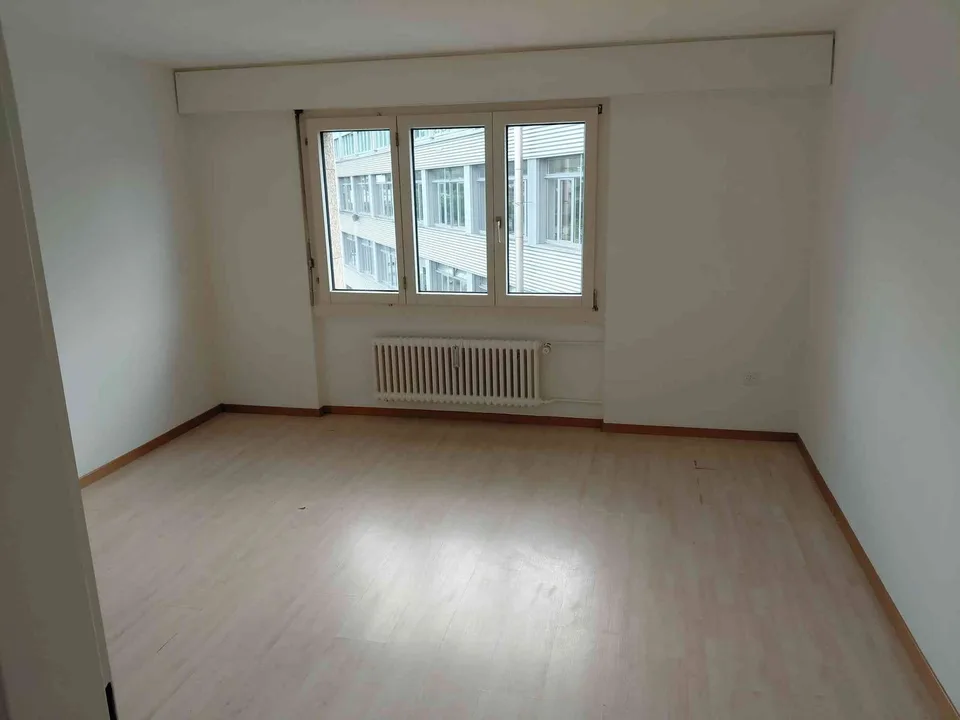 Günstige 4 Zimmer Wohnung an der Degersheimerstrasse 24 zu vermieten.