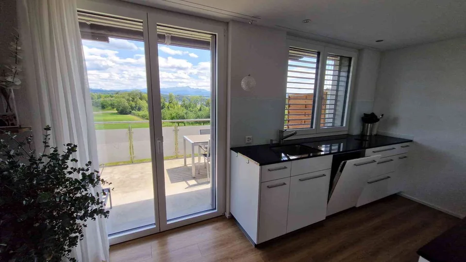Moderne 4.5 Zimmerwohnung mit Traumhafter Bergsicht