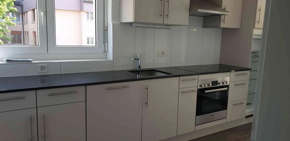 Zu vermieten 2.5-Zi Wohnung mit Balkon neu renoviert