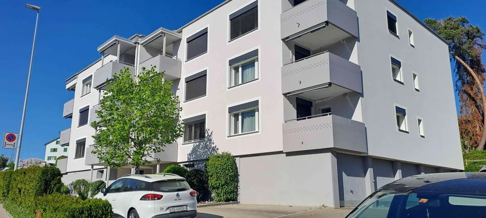 Zu vermieten 4.5-Zi Wohnung mit Balkon