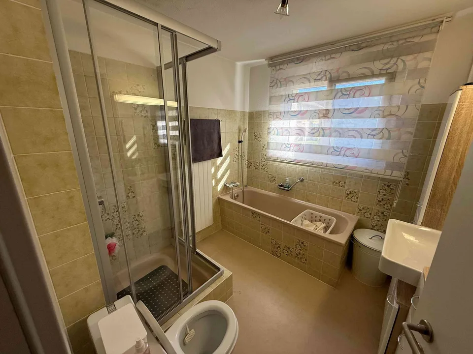 4.5 Zimmer EG Wohnung mit Gartenlaube