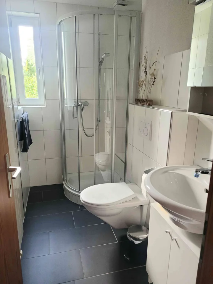 Charmante 5½-Zimmer-Dachwohnung mit Cheminée in ruhigem 2-Familienhaus