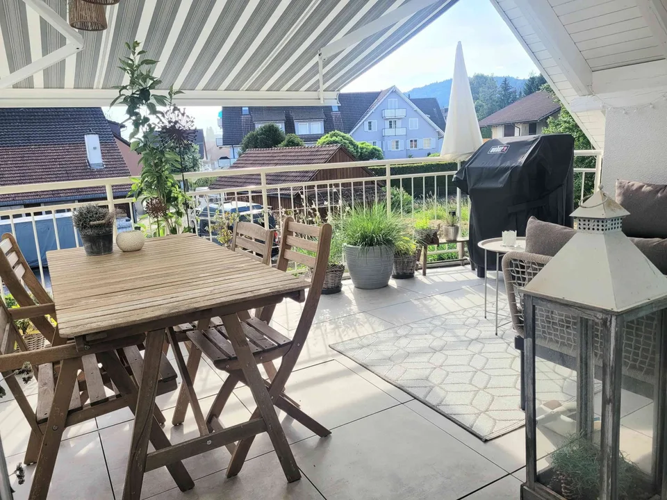 Charmante 5½-Zimmer-Dachwohnung mit Cheminée in ruhigem 2-Familienhaus