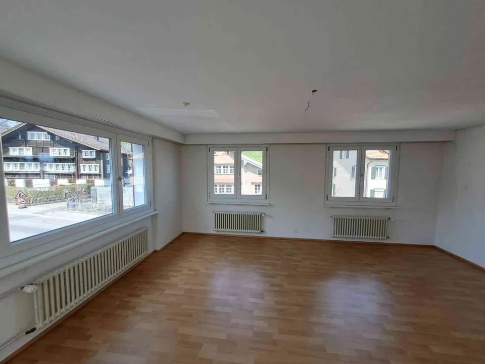 Helle 5,5-Zimmer-Wohnung mit Wintergarten