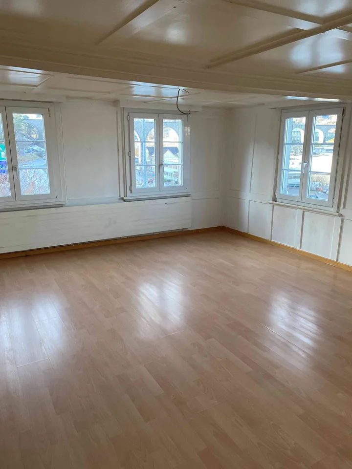 Helle und grosszügige 31/2 Zimmer Wohnung