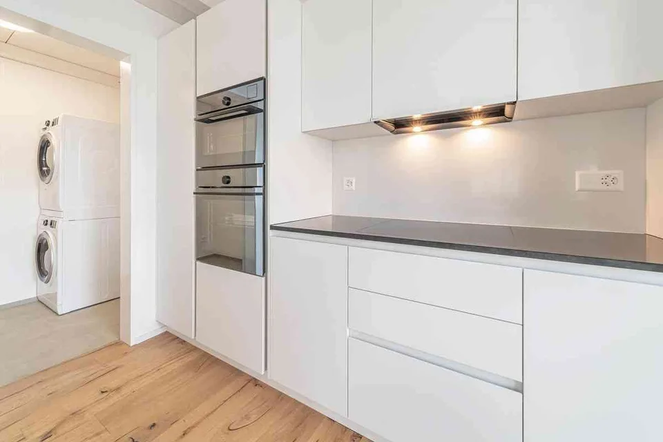 Exklusive 4.5 Zimmer-Galeriewohnung mit grosser Loggia
