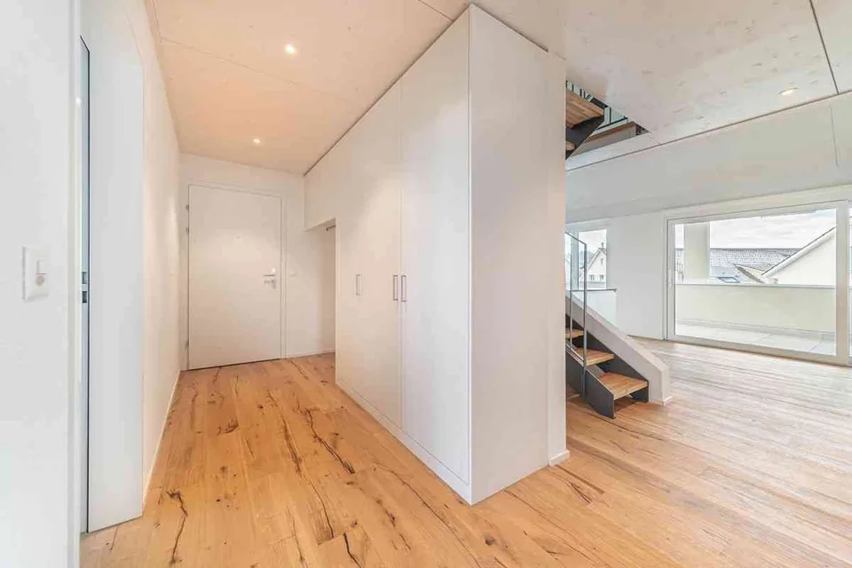Exklusive 4.5 Zimmer-Galeriewohnung mit grosser Loggia