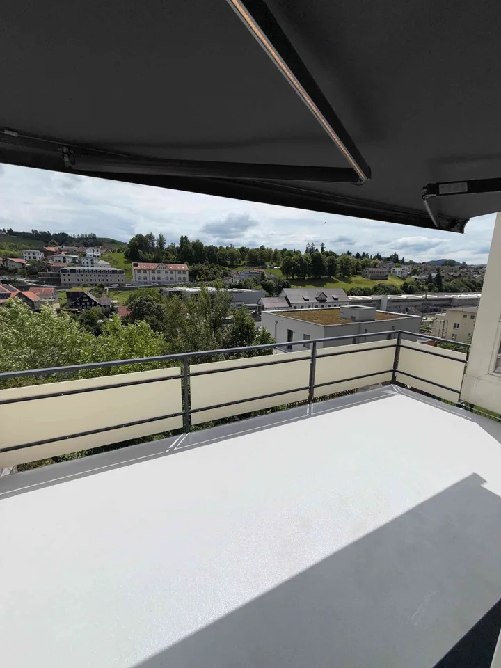 Frisch renoviert:5.5-Zimmer-Reihenhaus mit Terrasse, Balkon und Garten