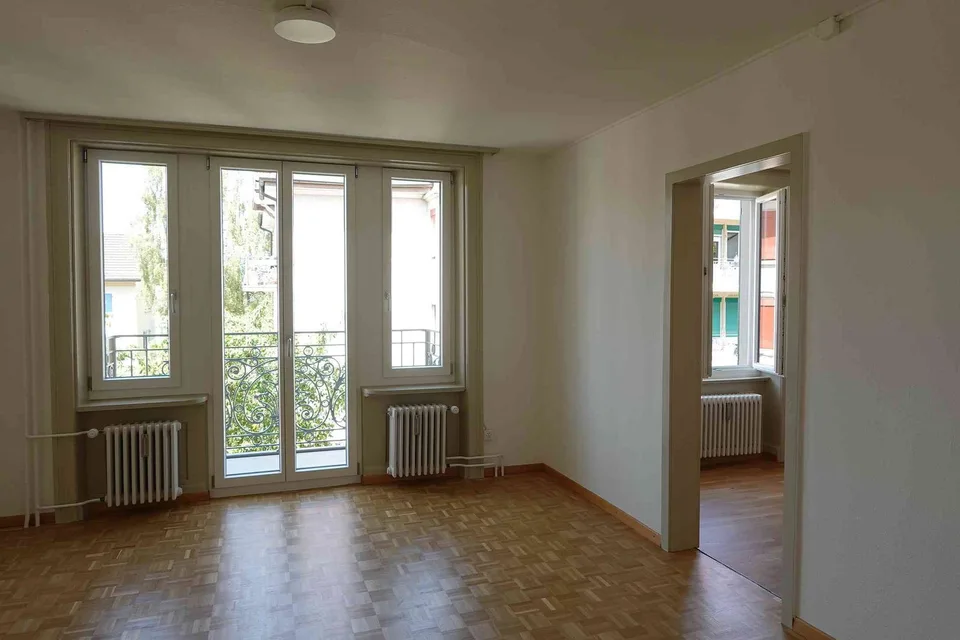 Helle restaurierte Jugendstilwohnung mit 4.5 Zimmer und zwei Balkonen