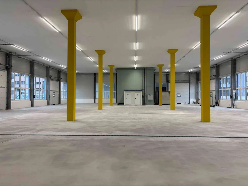 attraktive Gewerbehalle, Industrie wie auch Büroflächen