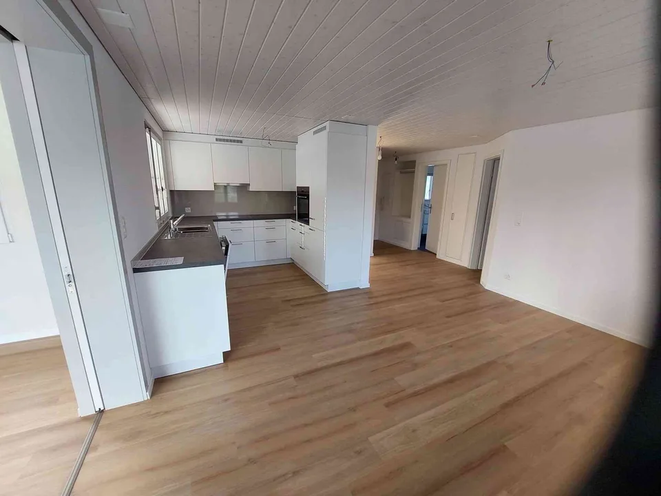 Komplett sanierte 4,5 Zimmerwohnung