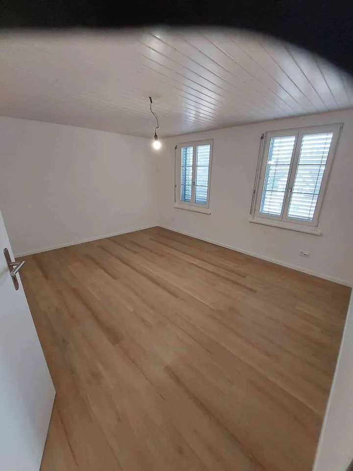 Komplett sanierte 4,5 Zimmerwohnung