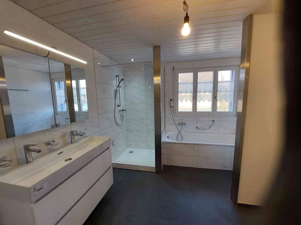Komplett sanierte 4,5 Zimmerwohnung