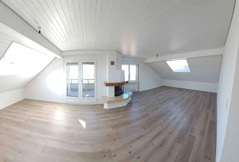 schöne neu renovierte 3.5 Zimmer Dachwohnung