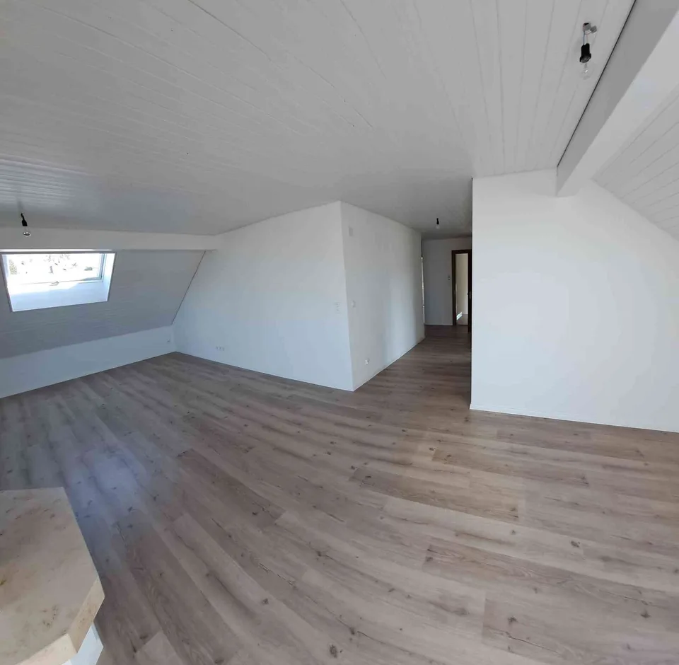 schöne neu renovierte 3.5 Zimmer Dachwohnung